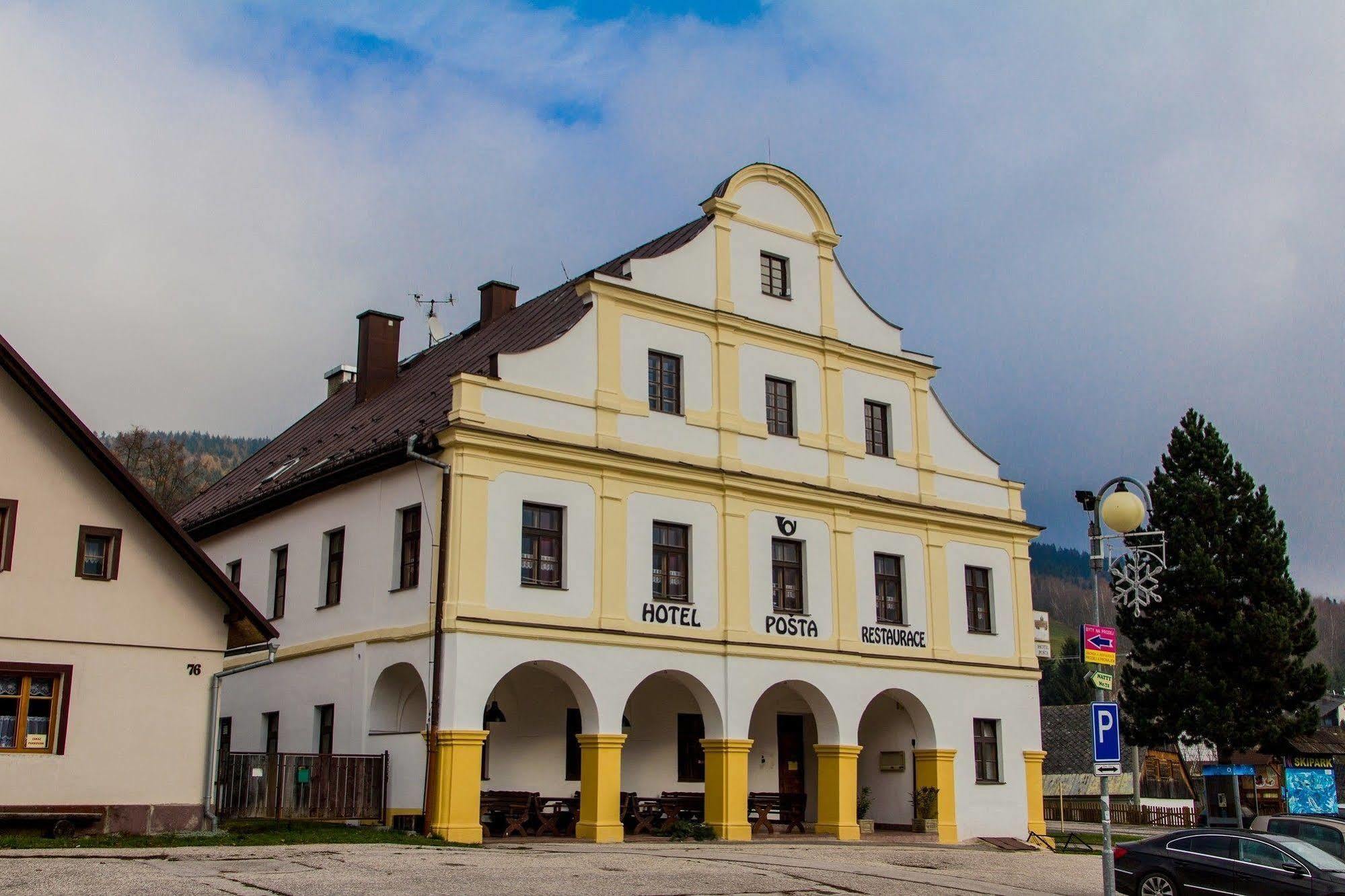 Hotel Posta Černý Dŭl Eksteriør billede